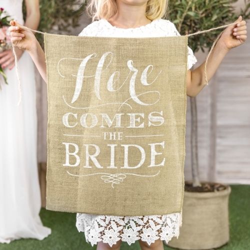 Επιγραφή "Here Comes the Bride"